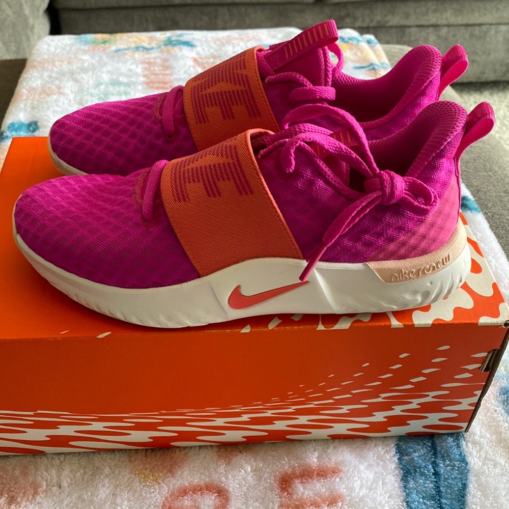 Women’s Nike renew
